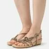 Alma En Pena Sandalen Met Sleehak - Sand -Alma En Pena Winkel 0602757f681f49ee93a99755d29ea71f