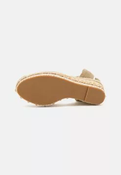 Alma En Pena Sandalen Met Plateauzool - Beige -Alma En Pena Winkel 53d9b2c7494142eba03d406594b22d63