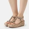 Alma En Pena Sandalen Met Sleehak - Beige 1 Alma En Pena Sandalen Met Sleehak - Beige -Alma En Pena Winkel 92087546ab5a4ad3a065eaa93926a971